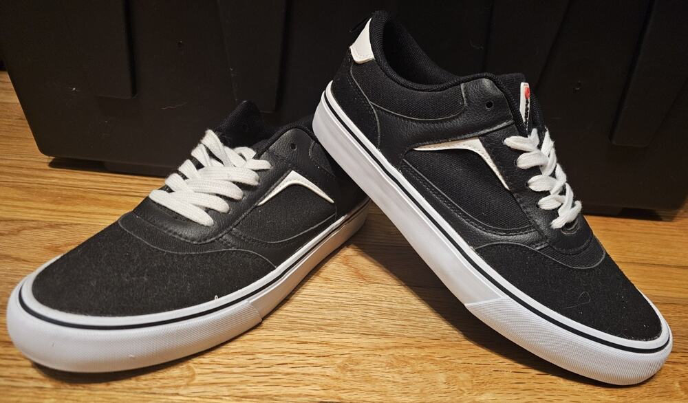Airwalk Men's Huntington Sneakers Low Top Skate Shoe Men's 9.5 Black & White